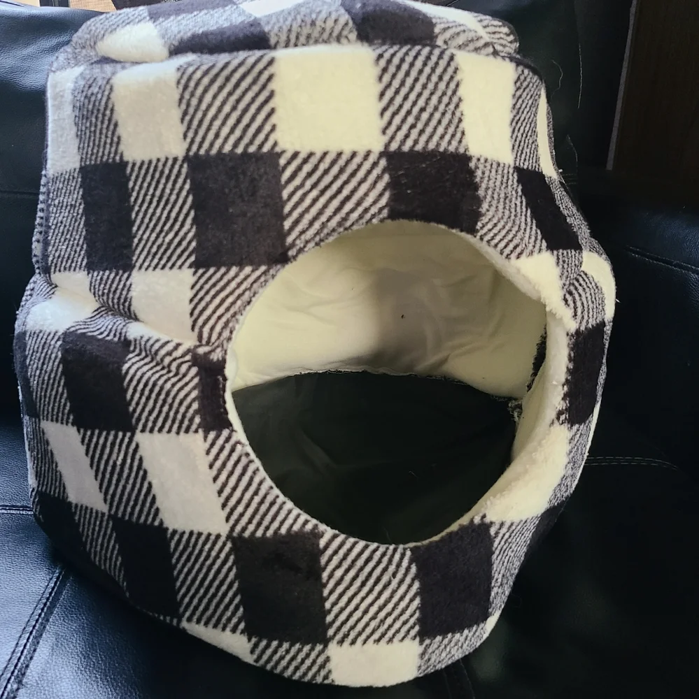 Checkered Pet Bed, Pet Hut, Cat Bed, Cat Hut, Dog Hut, Dog Bed, Pet Supplies